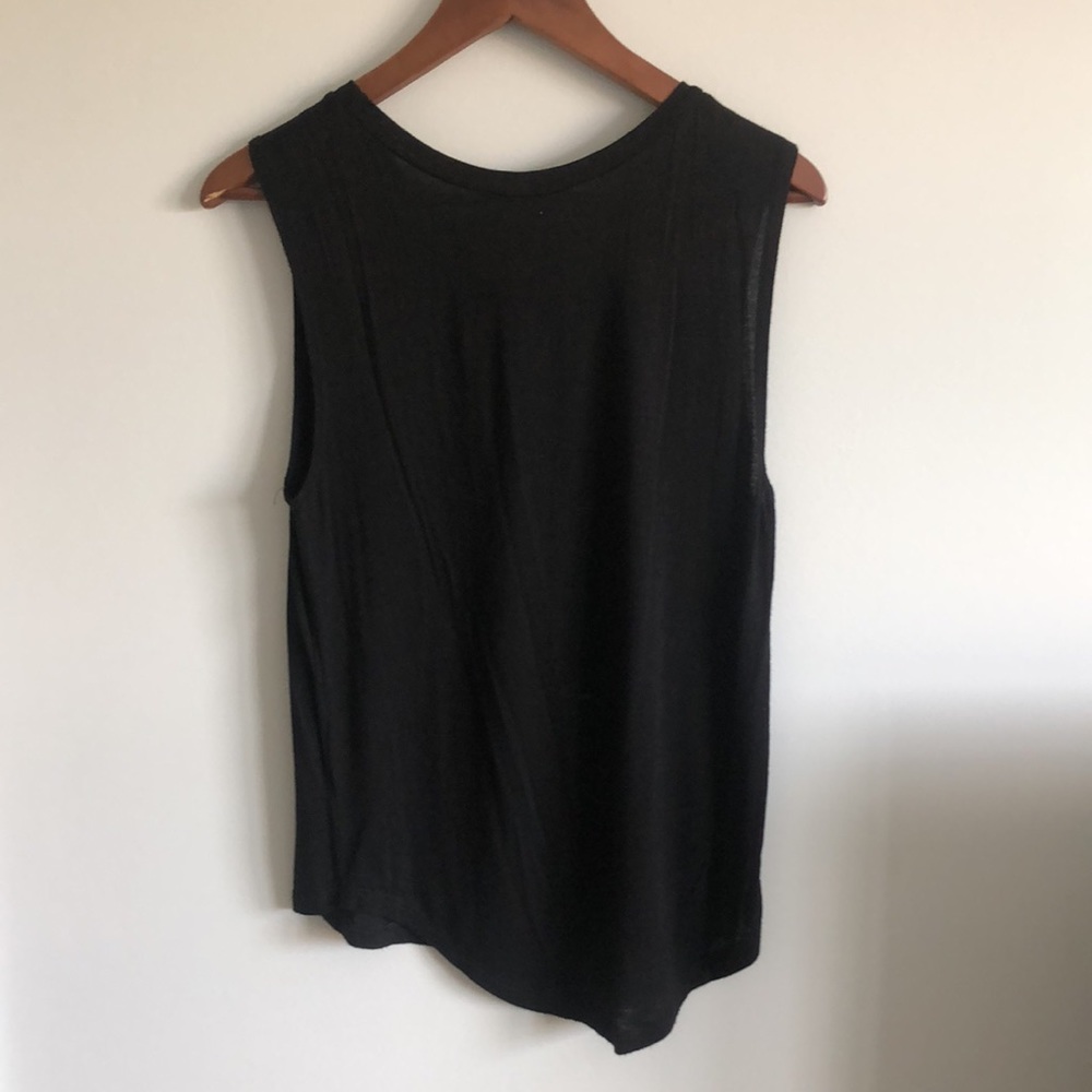 Sleeveless T-shirt - Picture 2 of 4